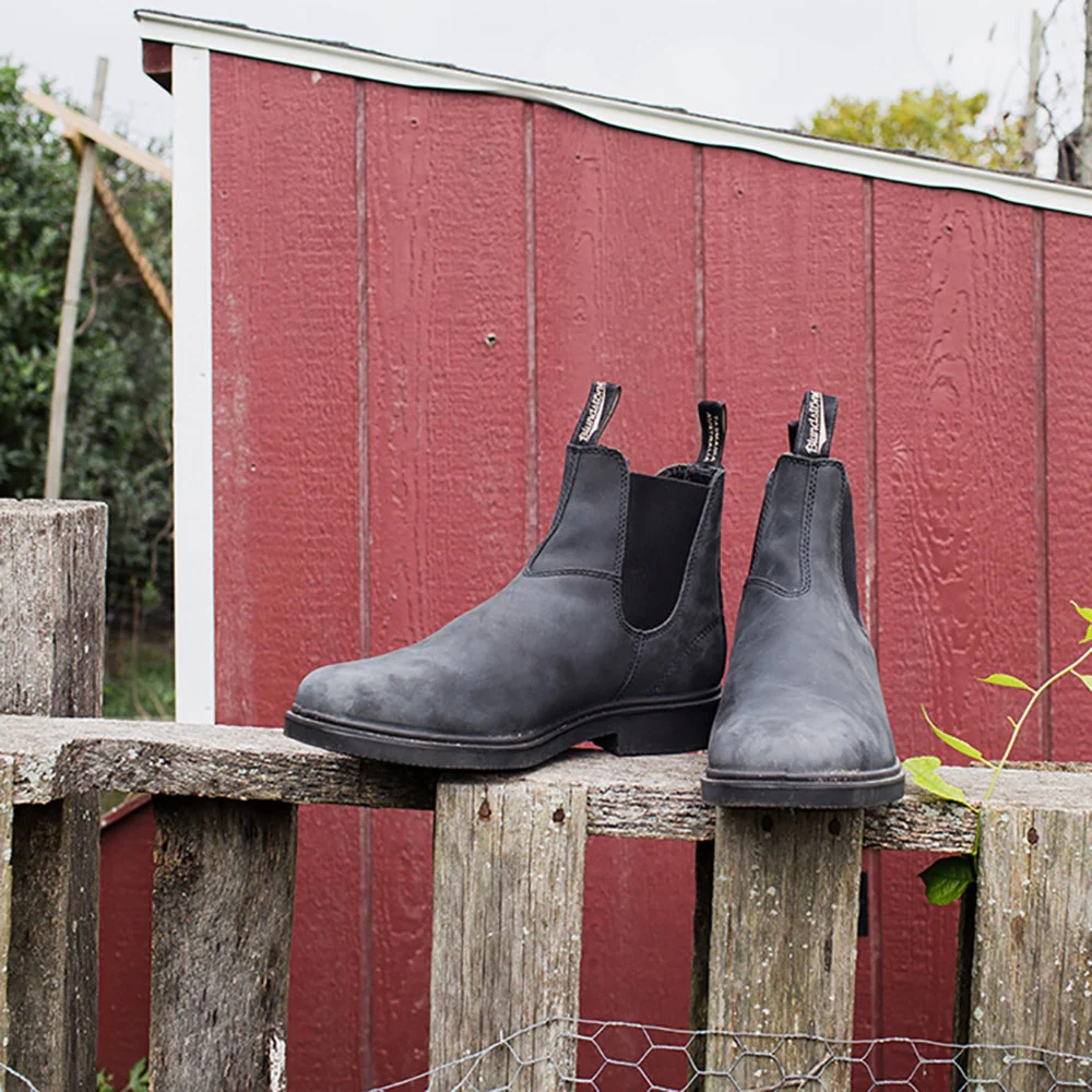 Blundstone 1308 Premium Leather Chelsea Boots in Rustic Black - Image 6