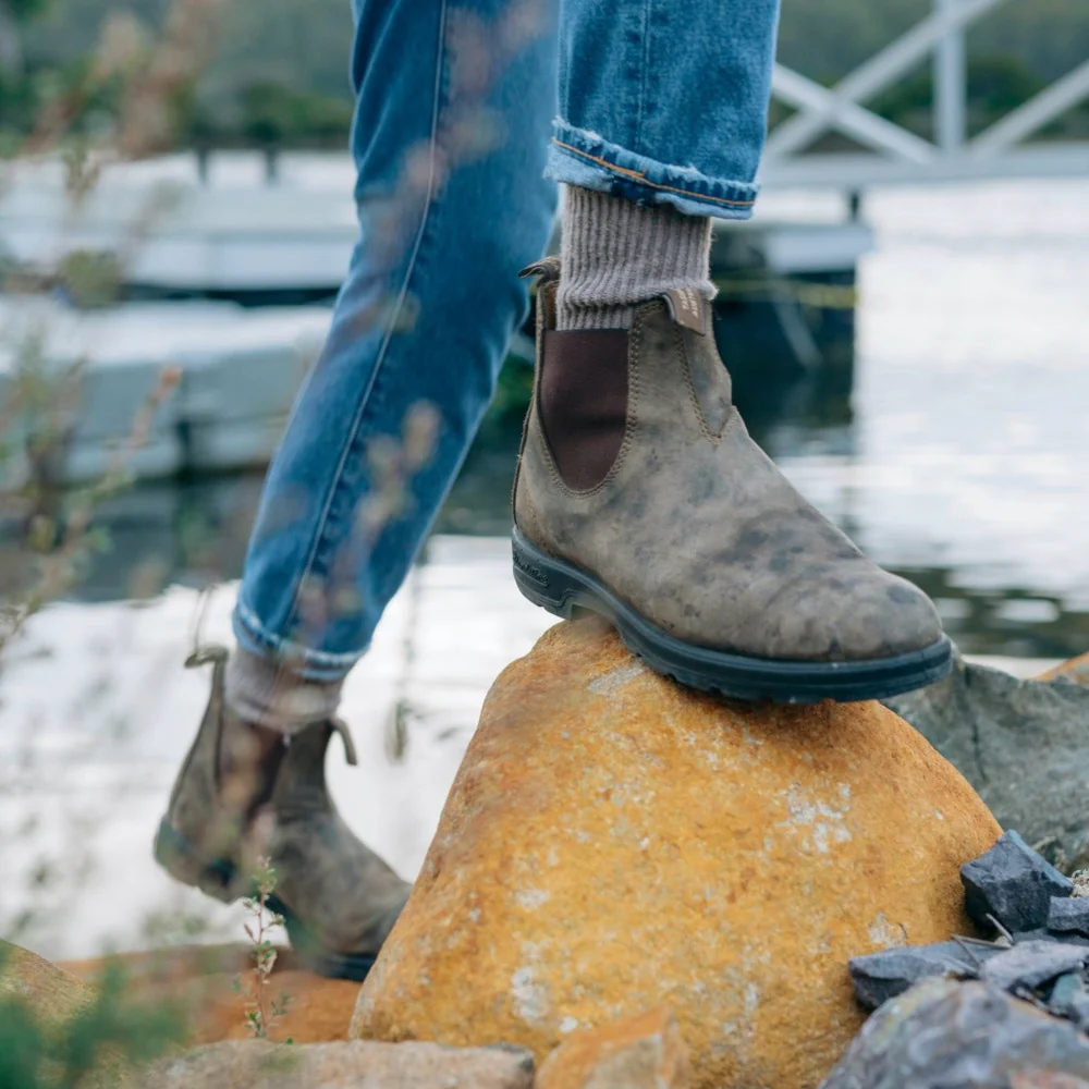 Blundstone Classic 585 Chelsea Boots in Rustic Brown - Image 3