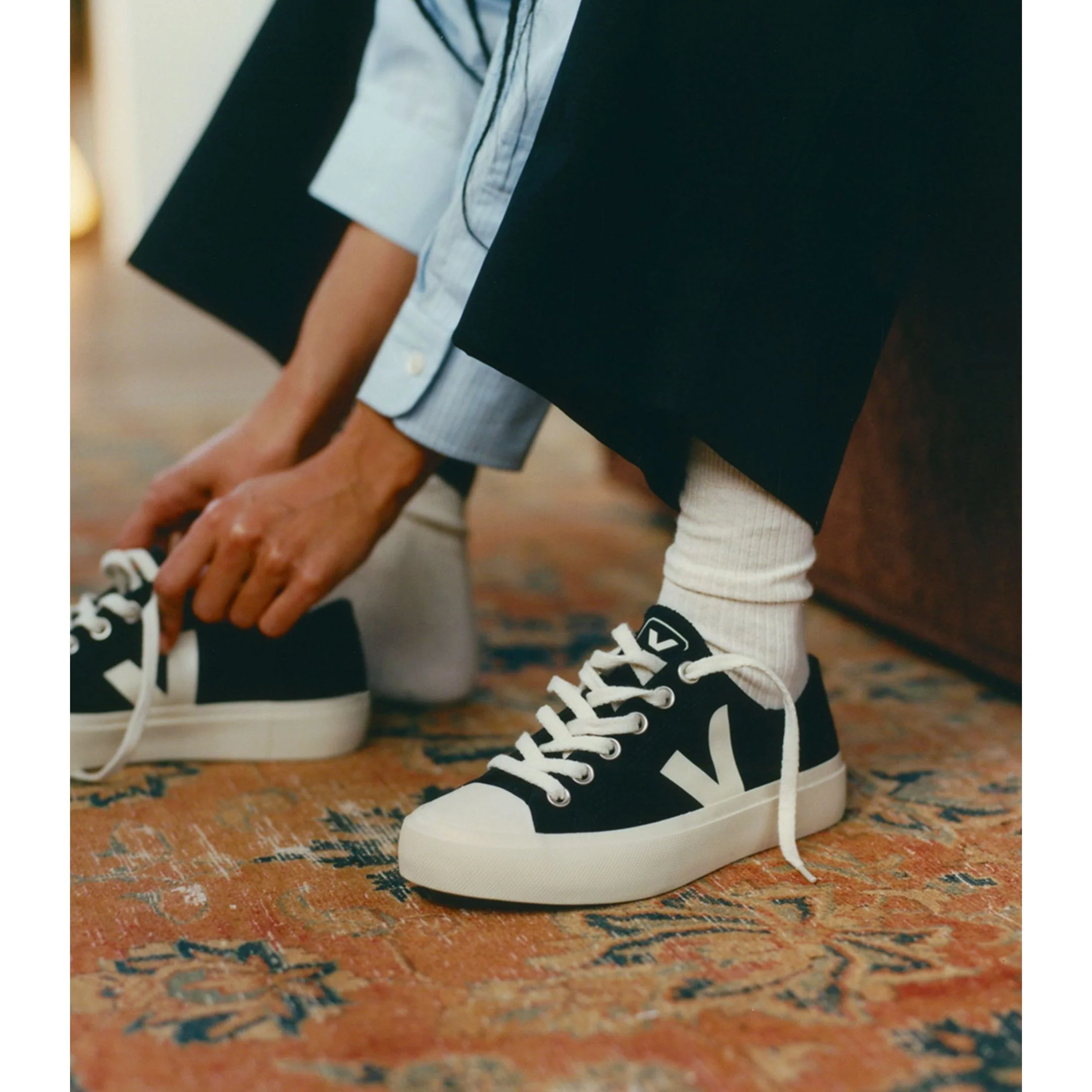 Veja Women's Wata II Low Canvas in Black Pierre - Image 4