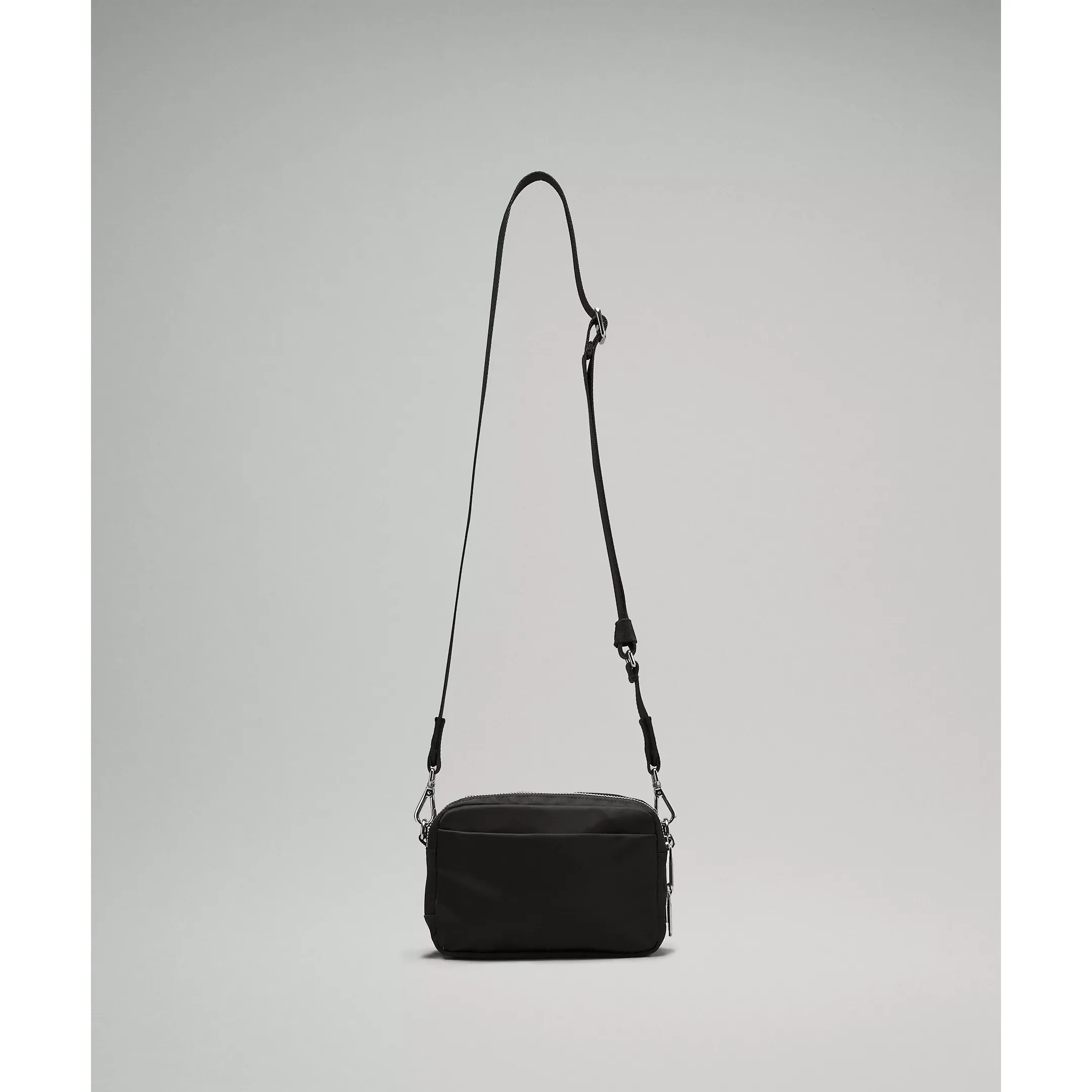 Lululemon Everywhere Crossbody Bag 2L Metal Hardware in Black - Image 3