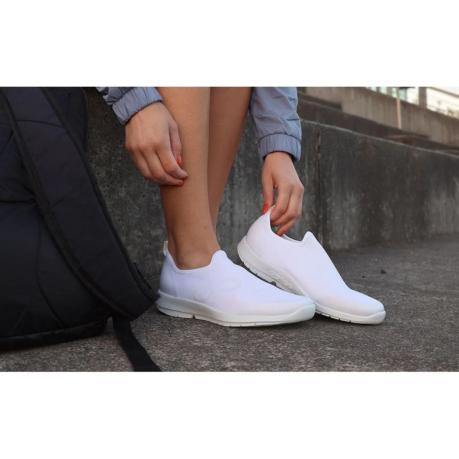 OOFOS Women's OOmg Sport Low Shoe in White - Image 3