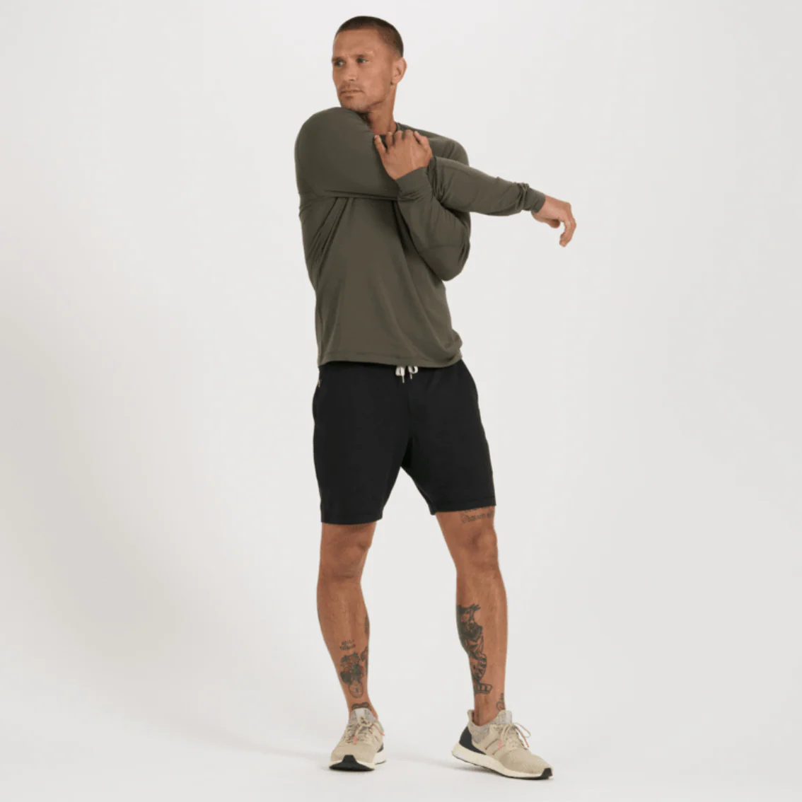 Vuori Men's Ponto Performance Short 7" in Black Heather - Image 5