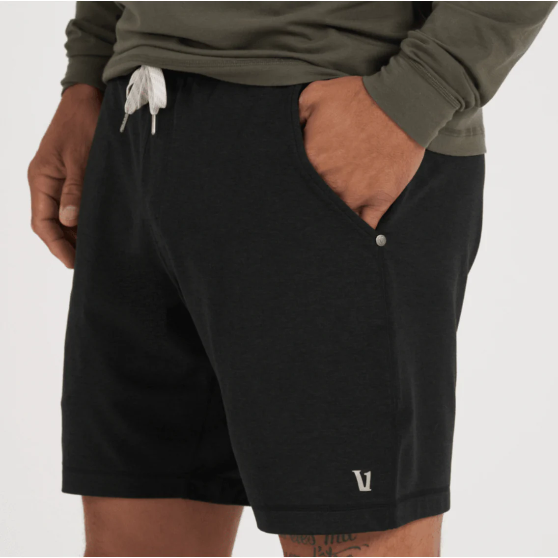 Vuori Men's Ponto Performance Short 7" in Black Heather - Image 7