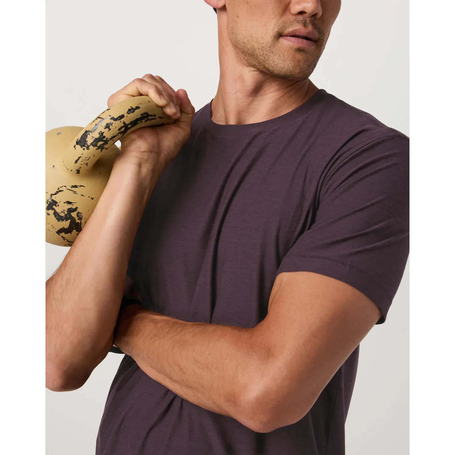 Vuori Men's Strato Tech Tee in Raisin Heather - Image 4