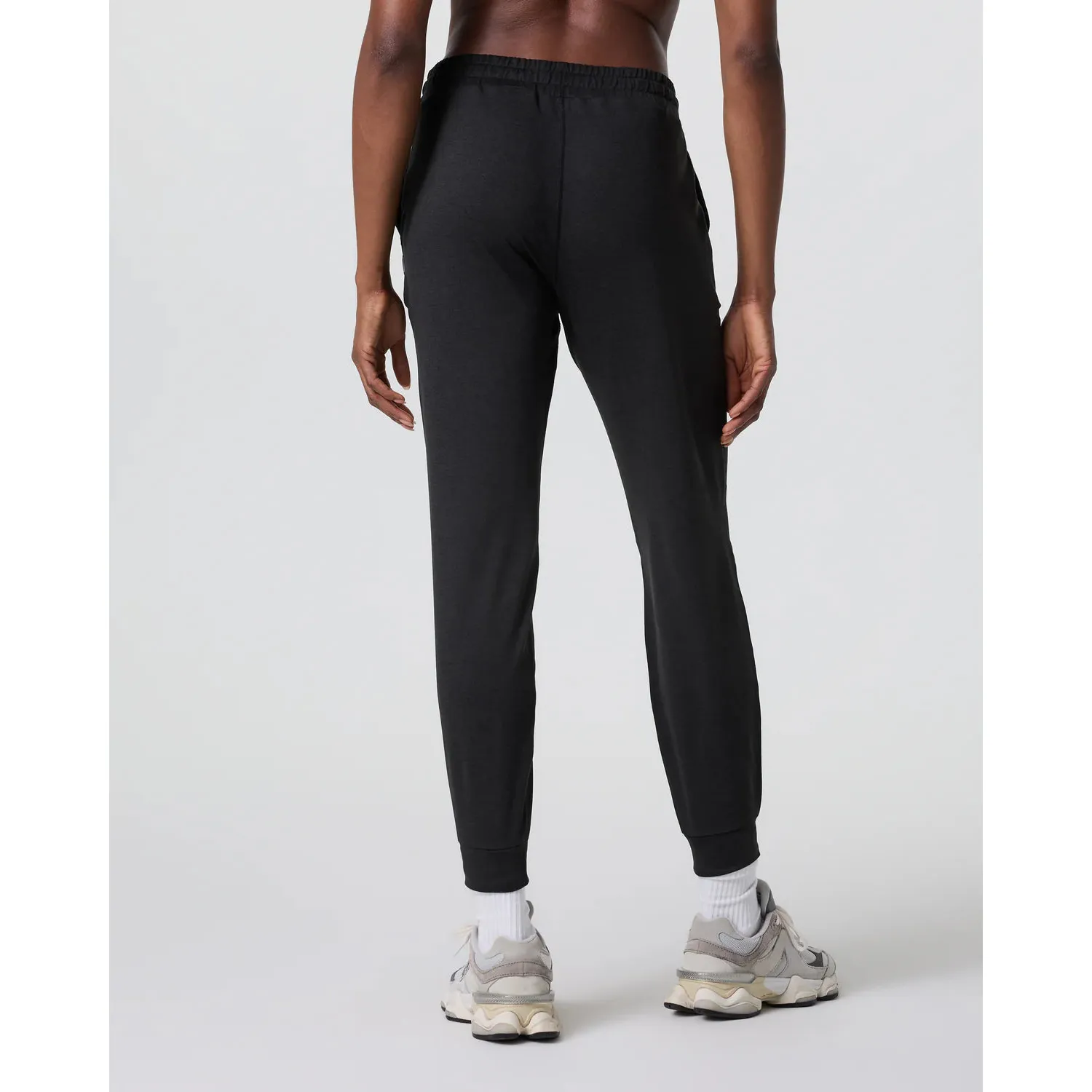 Vuori Women's Performance Jogger - Image 9